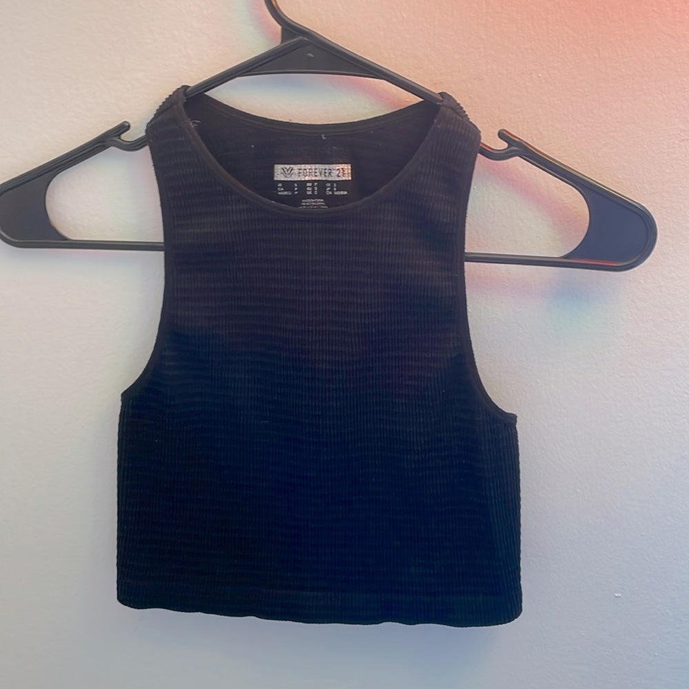 Plain cropped tank top. Good condition